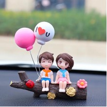 Romantic Love Couple Statue
