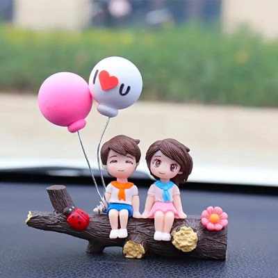 Romantic Love Couple Statue