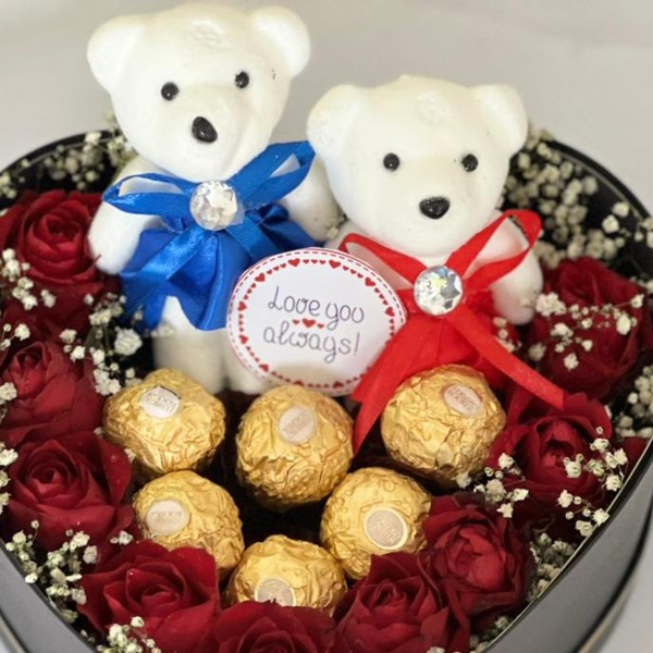 Heart Shaped Chocolate & Roses Gift Box Heart Shaped Chocolate & Roses Gift Box