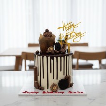 Chocolate Cake With Cup Cake