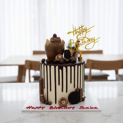 Chocolate Cake With Cup Cake