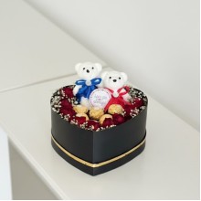 Heart Shaped Chocolate & Roses Gift Box Heart Shaped Chocolate & Roses Gift Box