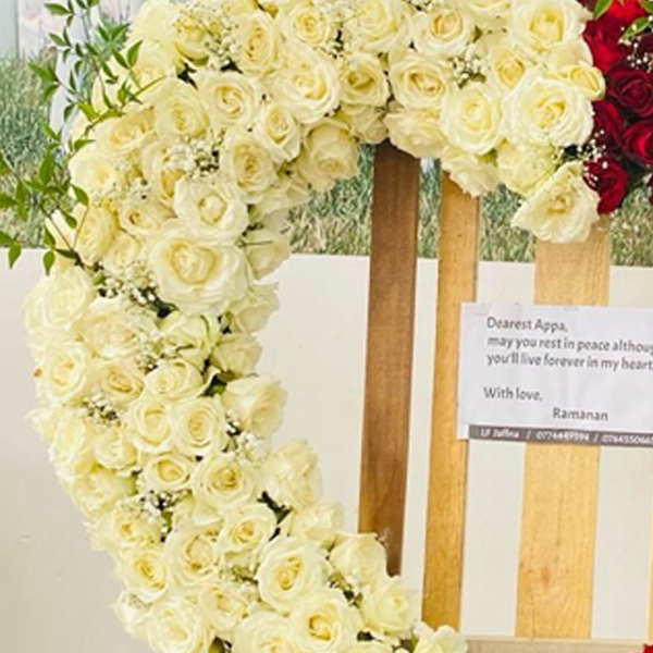 Heart-Type Stand On Wreath